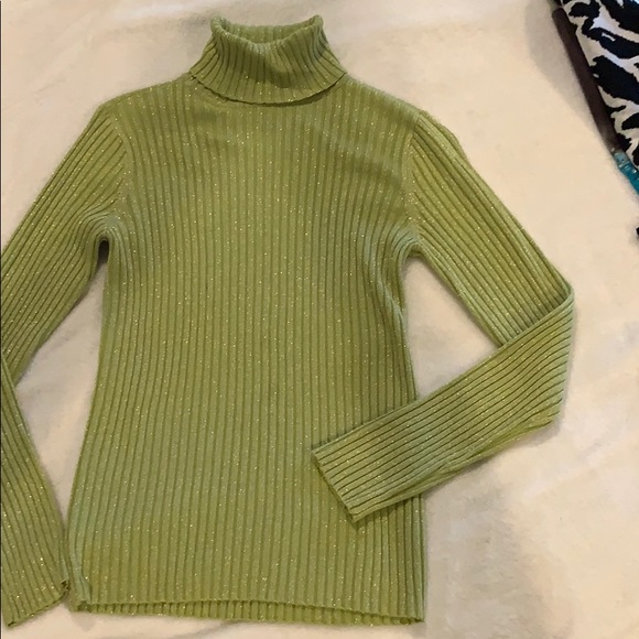 New York \u0026Co Sz M Shimmery Lime Green Turtleneck | Color: Green | Size: M | Dani0995's Closet